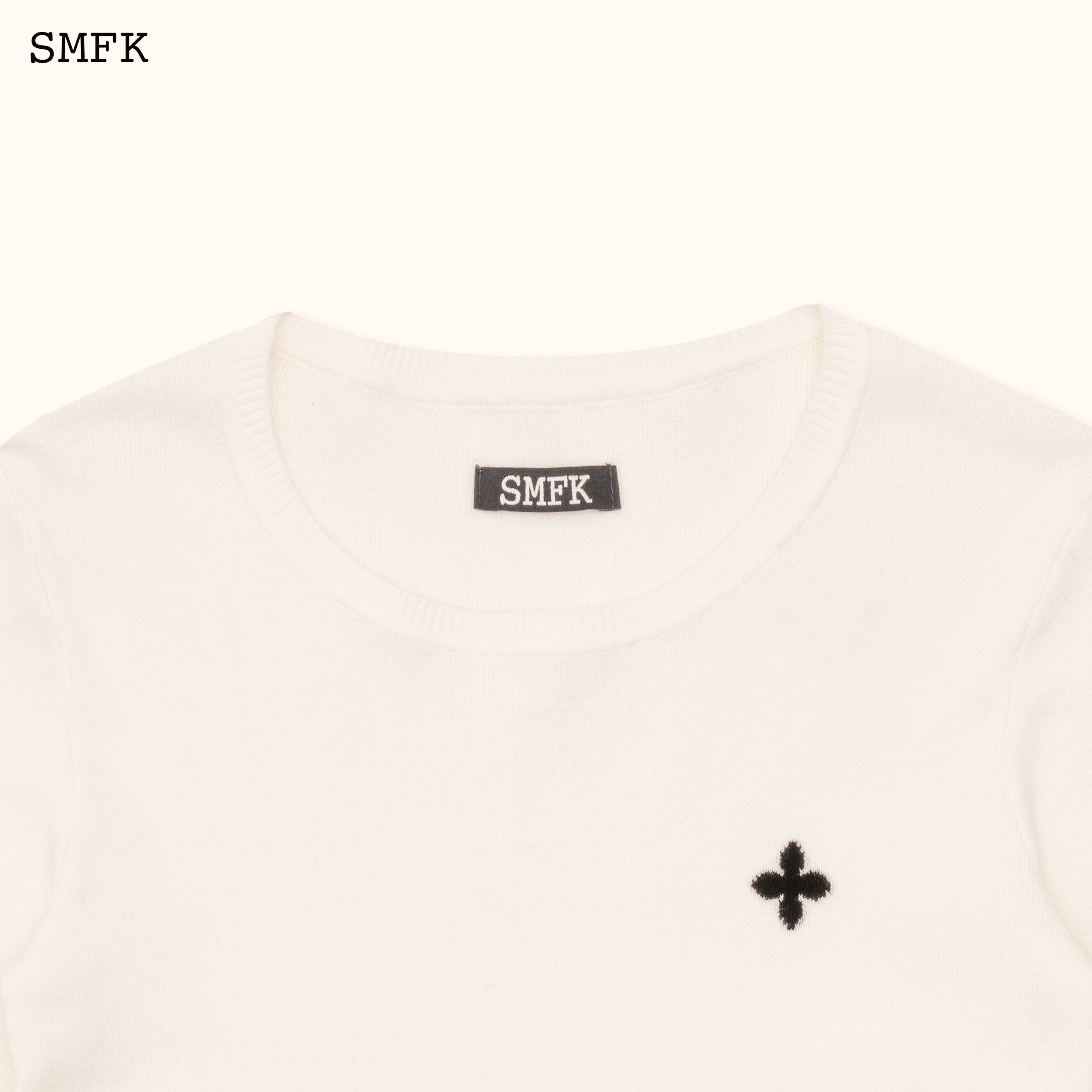 Compass Cross Classic Riding Knitted Top In White - SMFK Official