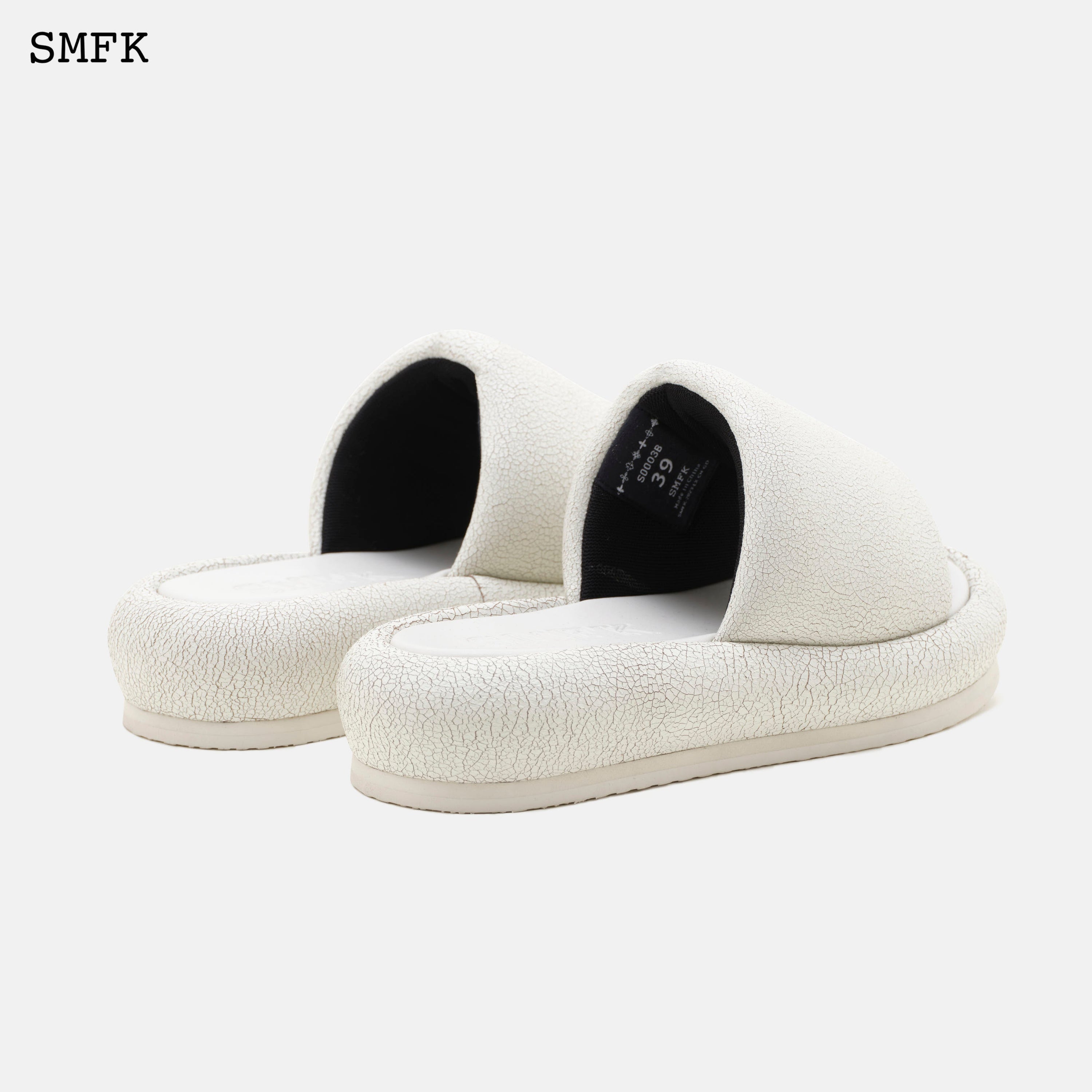Compass Flat White Slippers - SMFK Official