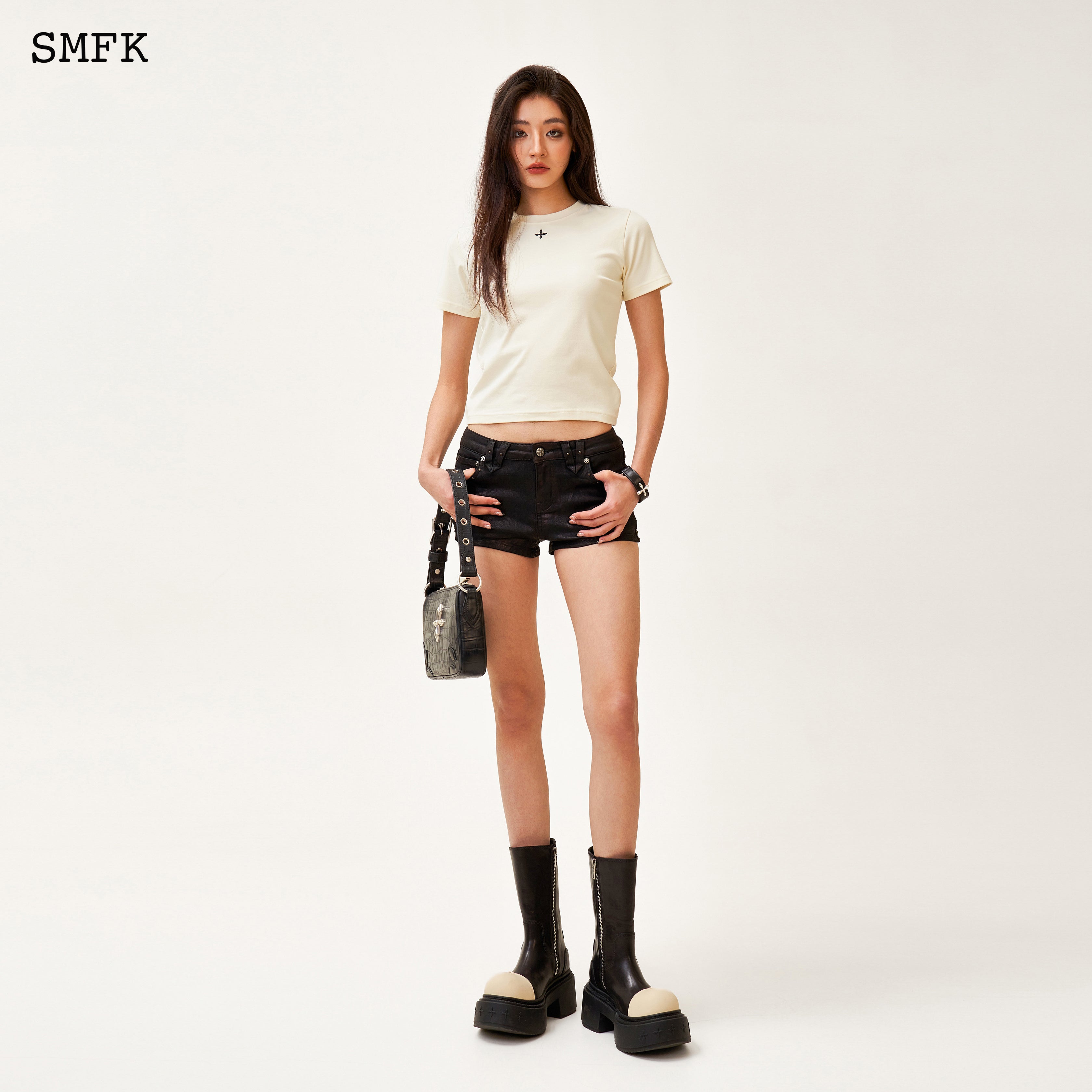 SMFK ブラック ショートパンツ コンパス ターパン ライトニング ブラック ショート ジーンズ – SMFK