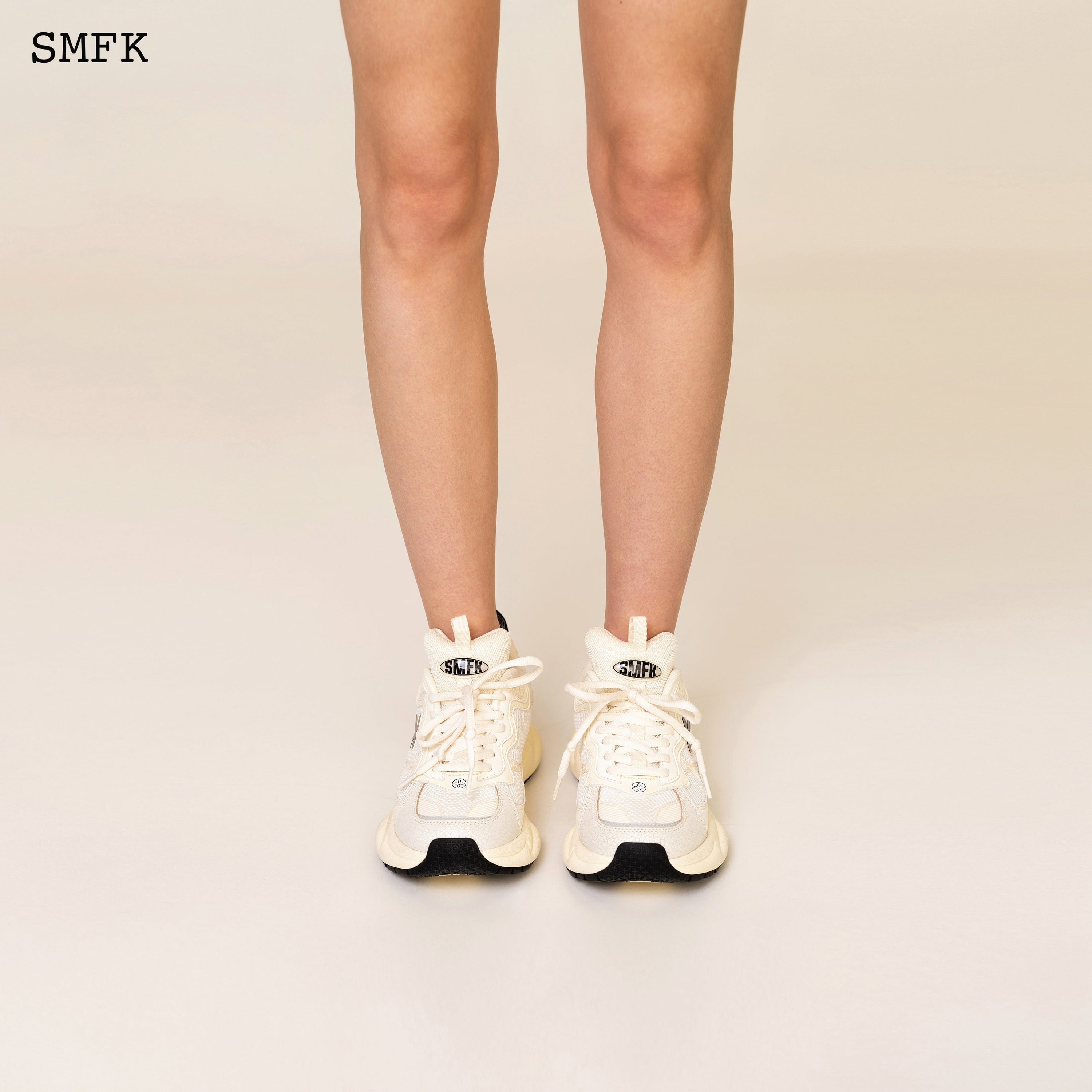 Compass Wave Retro Jogging Shoes In White - SMFK Official