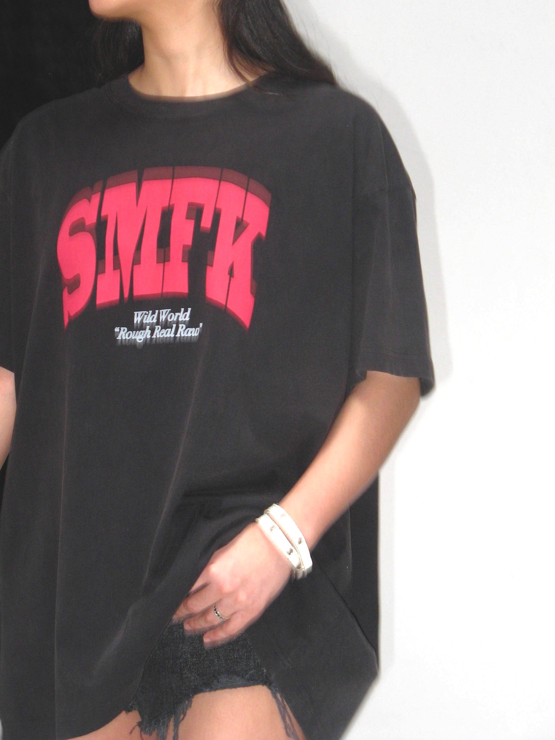 Oversized Model Black T-shirt - SMFK Official